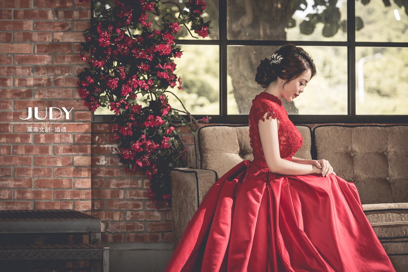 深紅色婚紗禮服