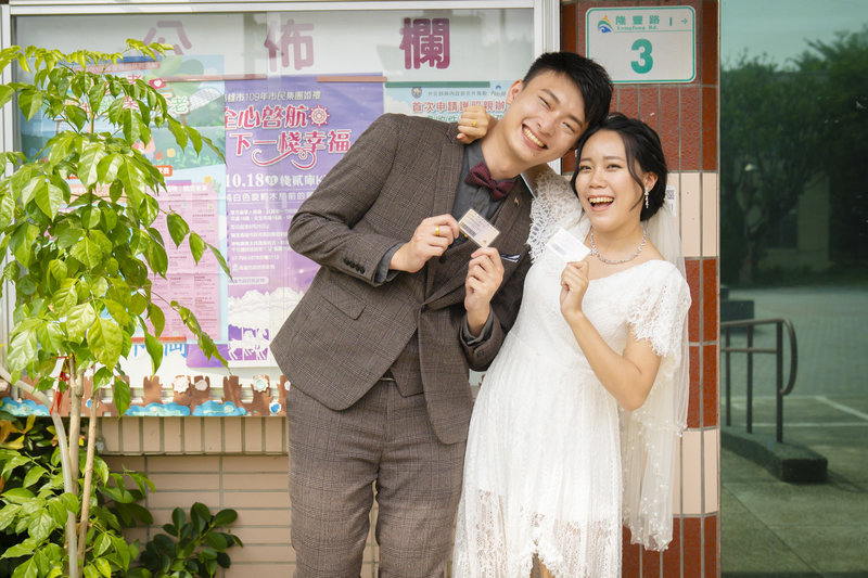 高雄戶政事務所,高雄登記結婚,高雄結婚,高雄登記背板