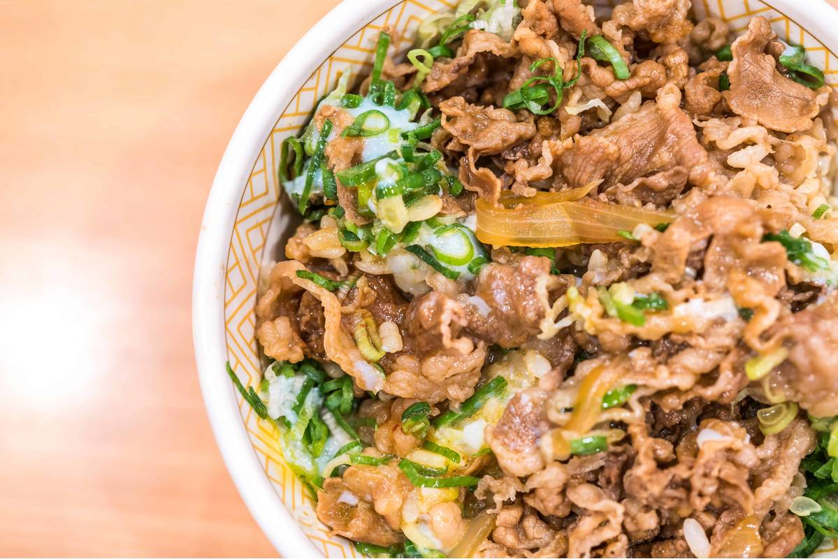 桂冠窩廚房,肉食料理,雪花牛肉丼食譜,椒鹽豬五花生菜包肉食譜,紅燒番茄牛肋條食譜