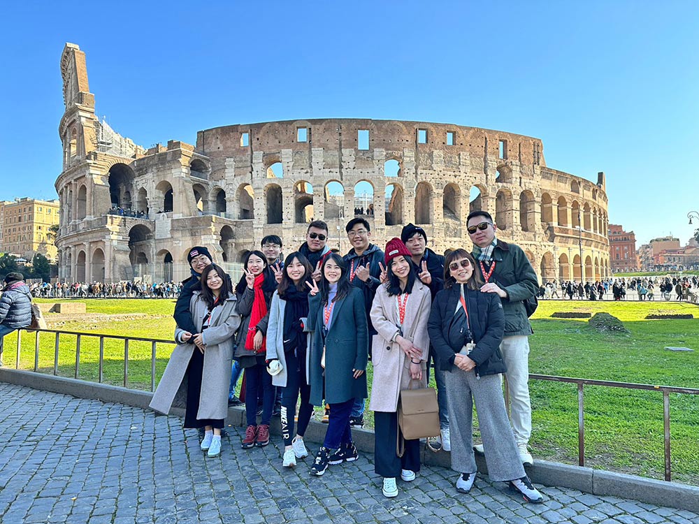 雋品旅行社創辦人兼總經理閔志誠說，蜜月旅行除了行軍式的趕行程，雋品還提供浪漫愜意的行程選擇，希望讓新婚夫妻的歐洲旅途有著更緩慢、更甜蜜的行旅步調。